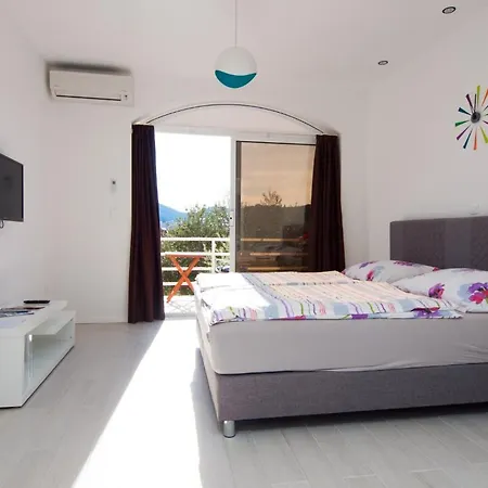 Apartment F & P *